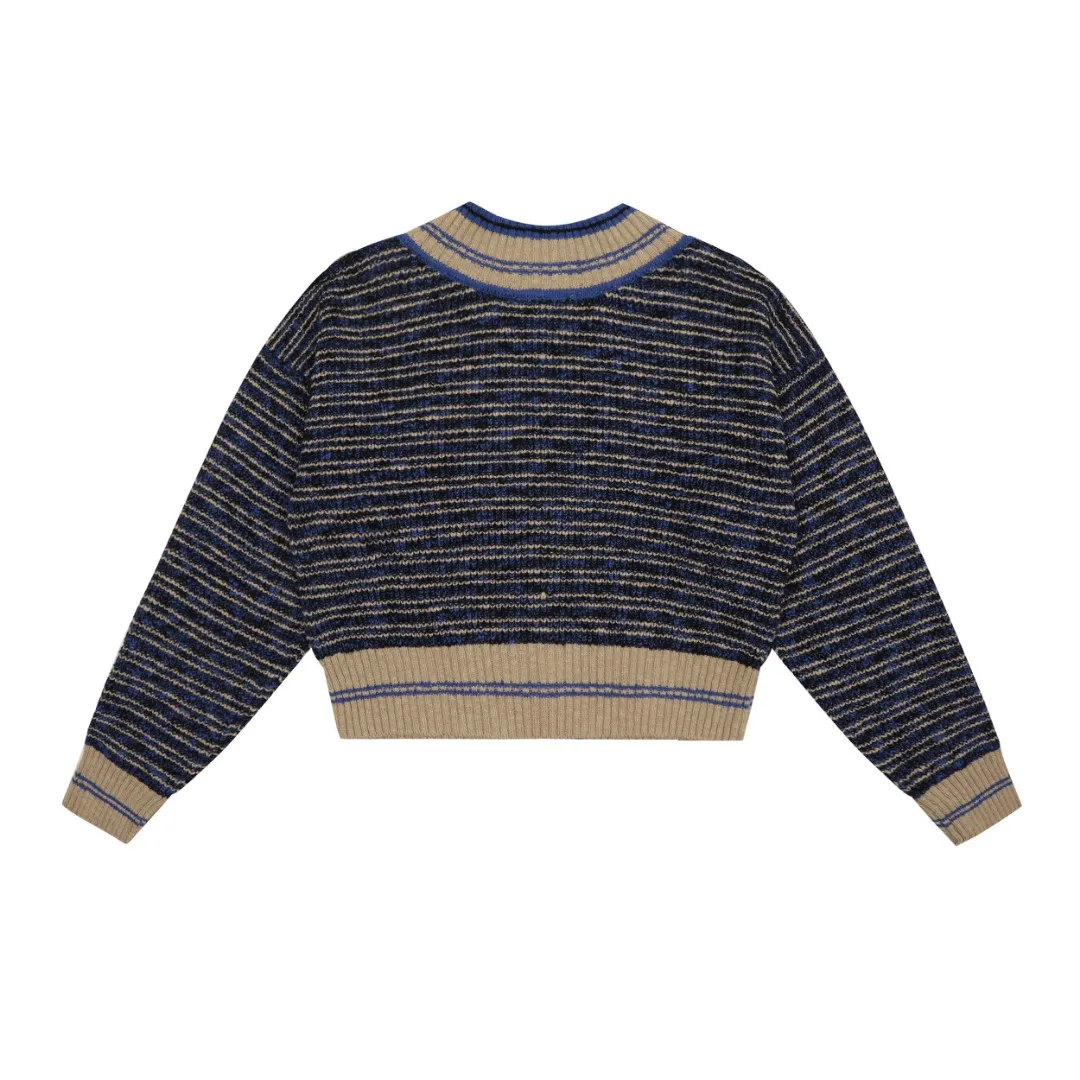 VIVI123 vivienne west wood Tokyo limited show in October 24 is coming. Really good-looking. 5 colors of different threads interlaced and woven. Embroidered logo LoGo icon. Big letter buttons. West Queen Vivienne heavy industry show limited cardigan. Knitted sweater wool. 2024 autumn latest style. Size: S -M- L. Color: brown, blue and purple.